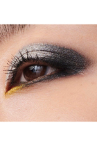 Dimensions Durable Multi-Effect Eyeshadow Palette
