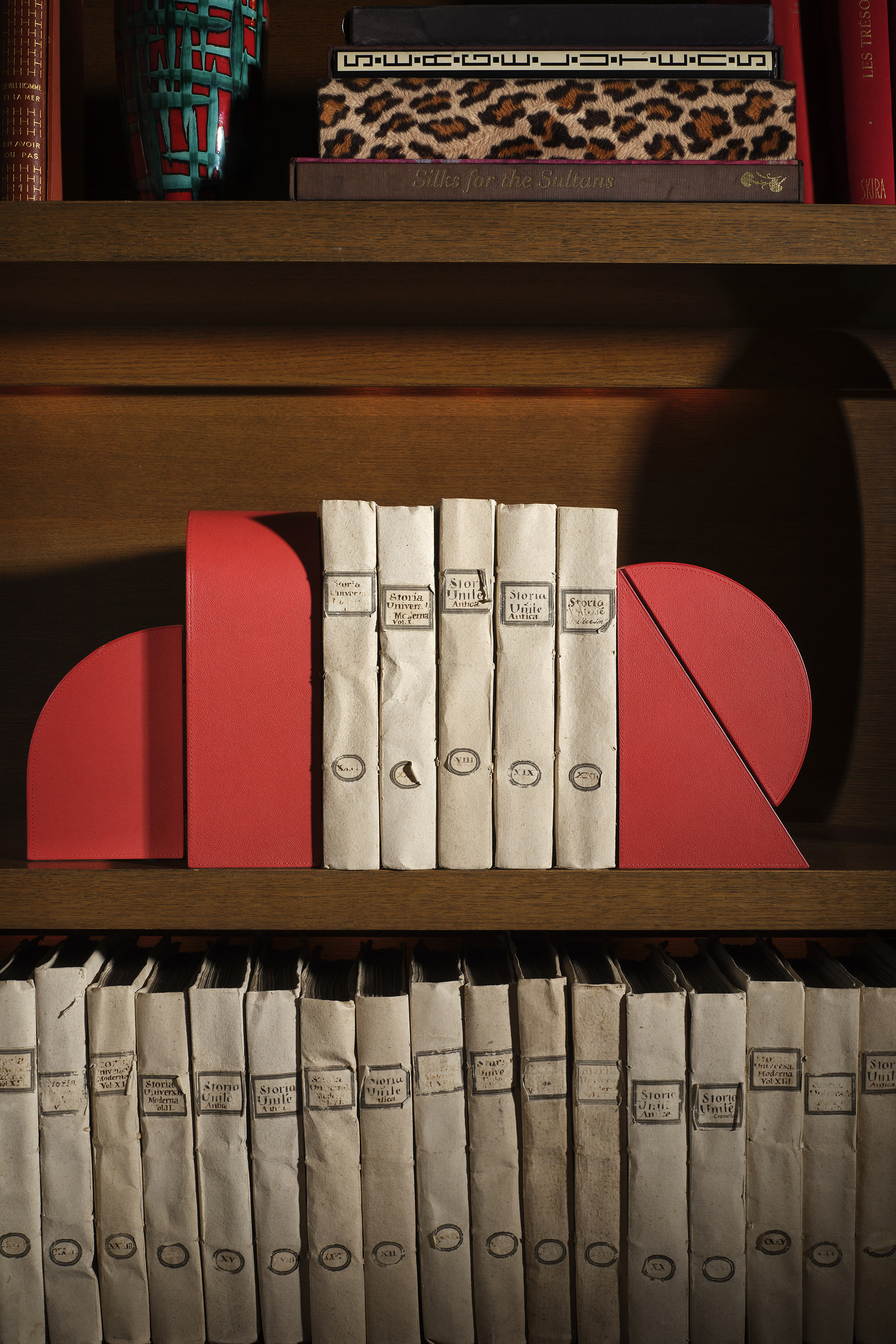 Cubist Bookend Red &ndash; Right