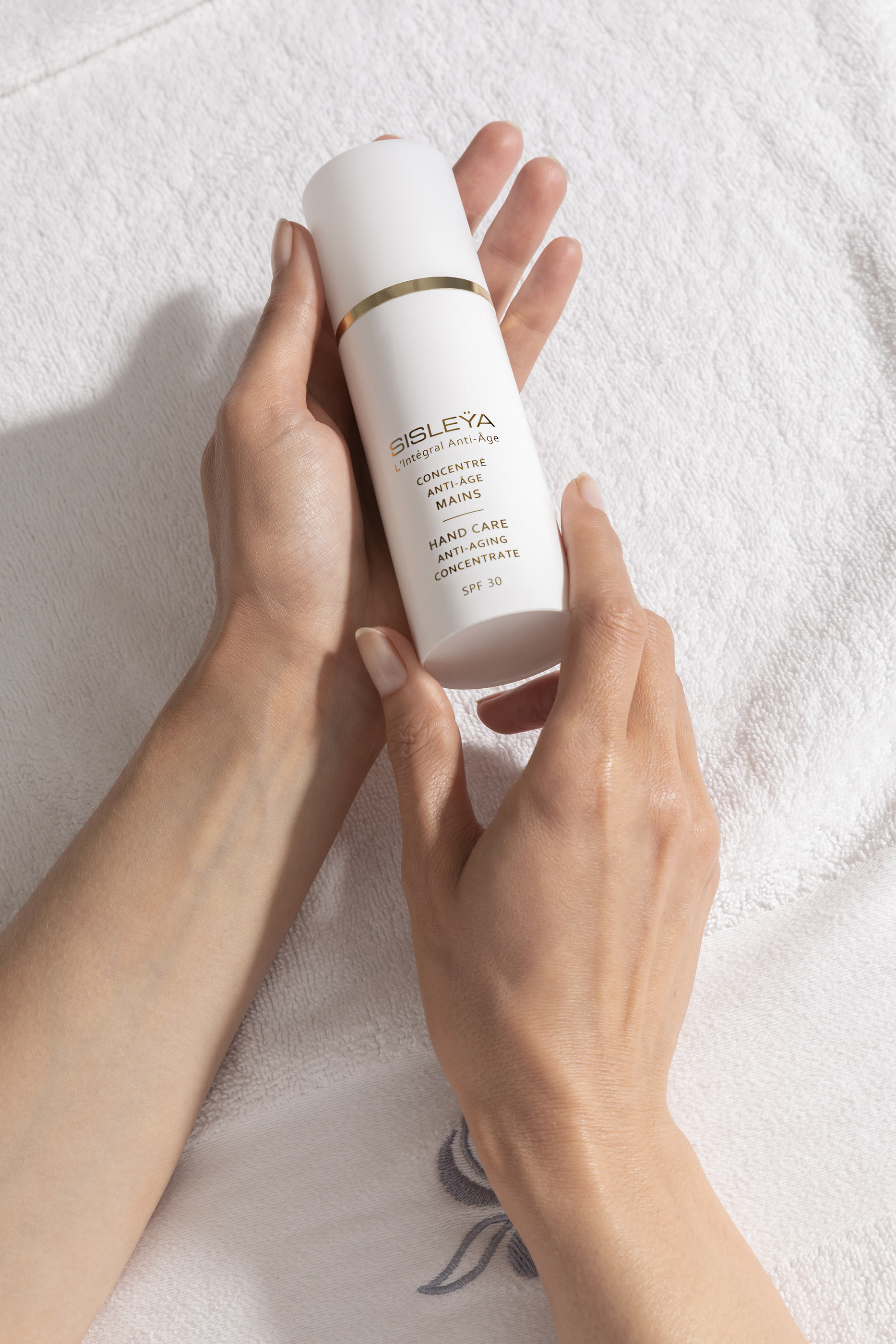 Sisle&yuml;a L'Int&eacute;gral Anti-Age Hand Care Concentrate