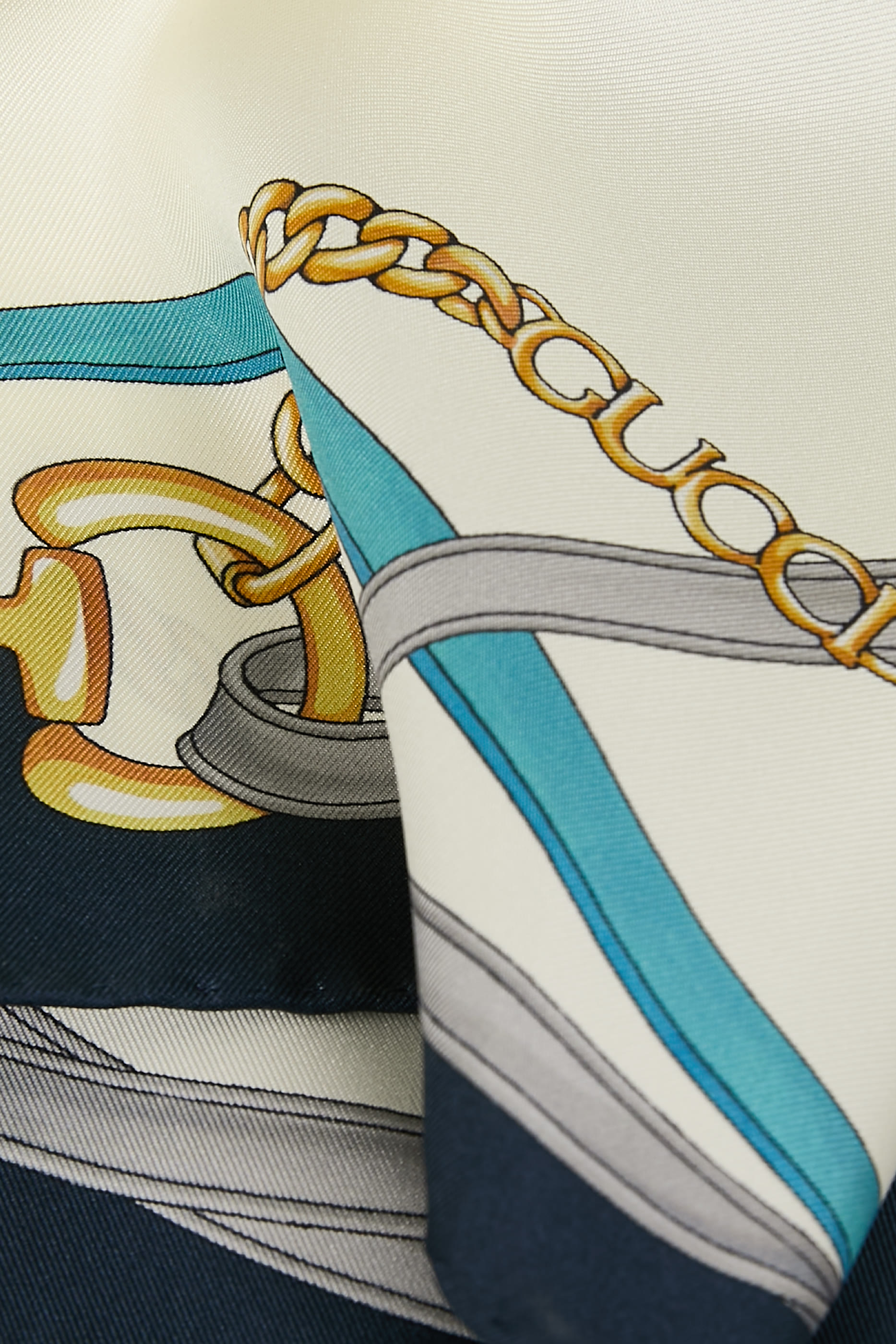 Printed GG Silk Jacquard Carr&eacute;