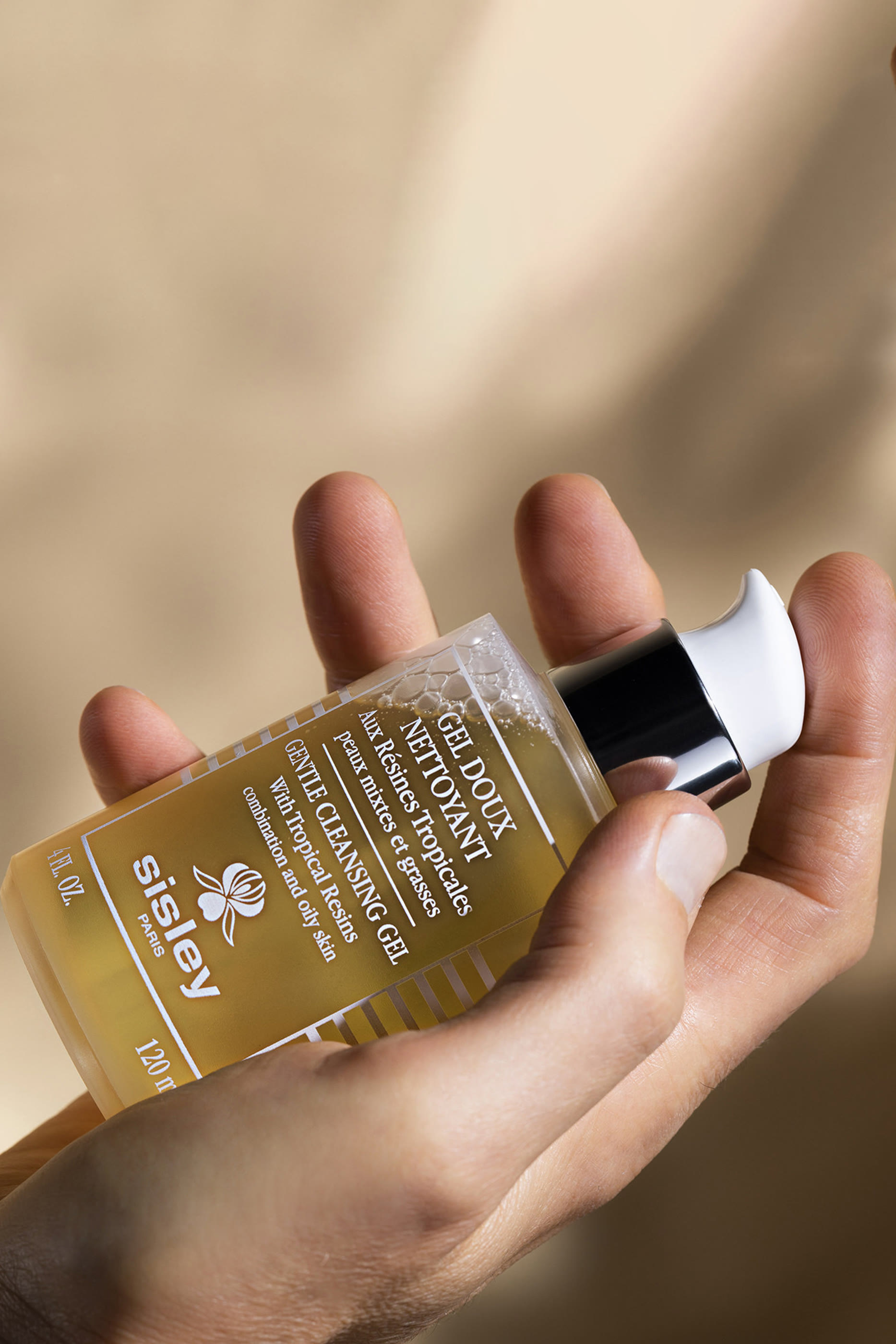 Gentle Cleansing Gel with Tropical Resins