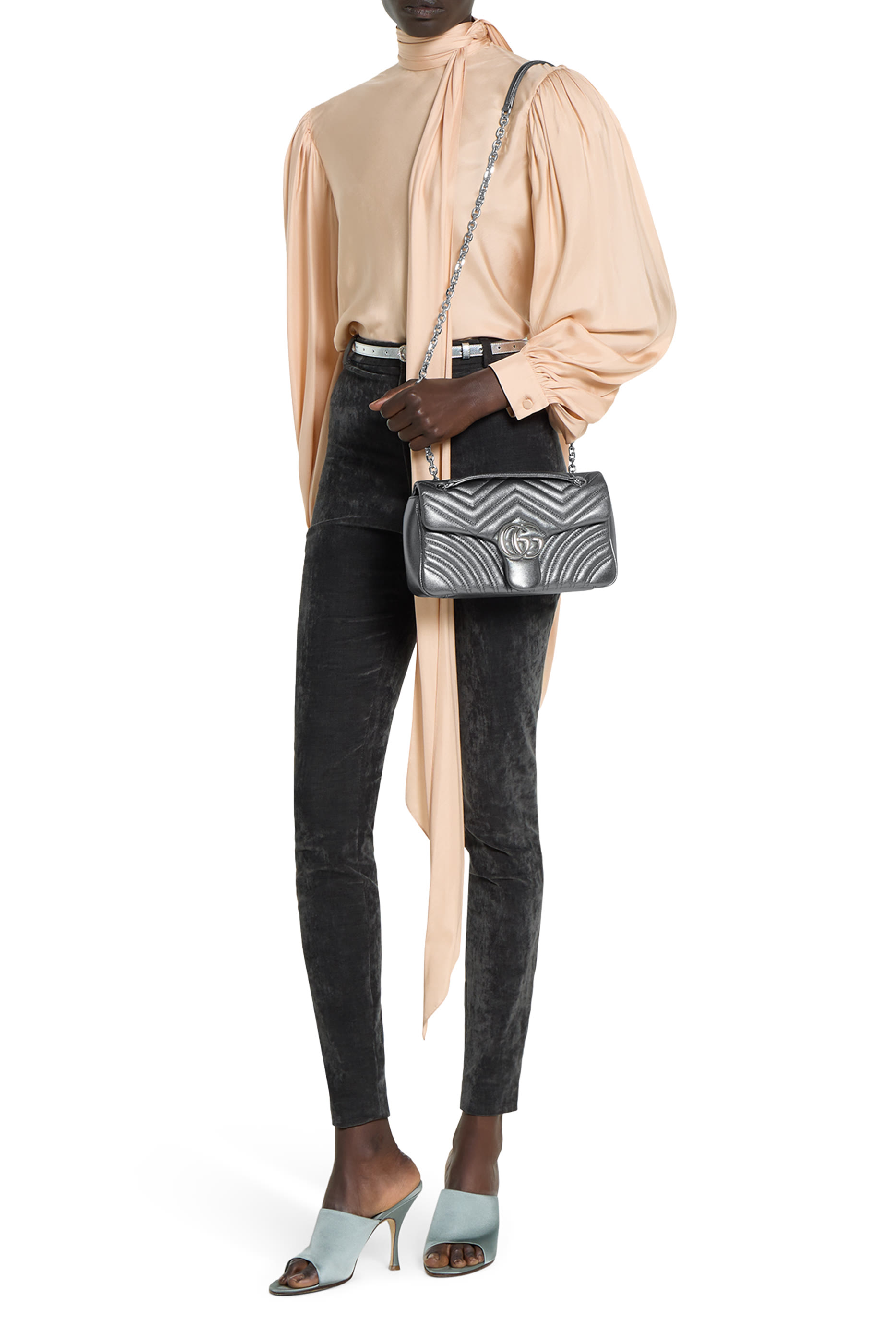 GG Marmont Medium Shoulder Bag