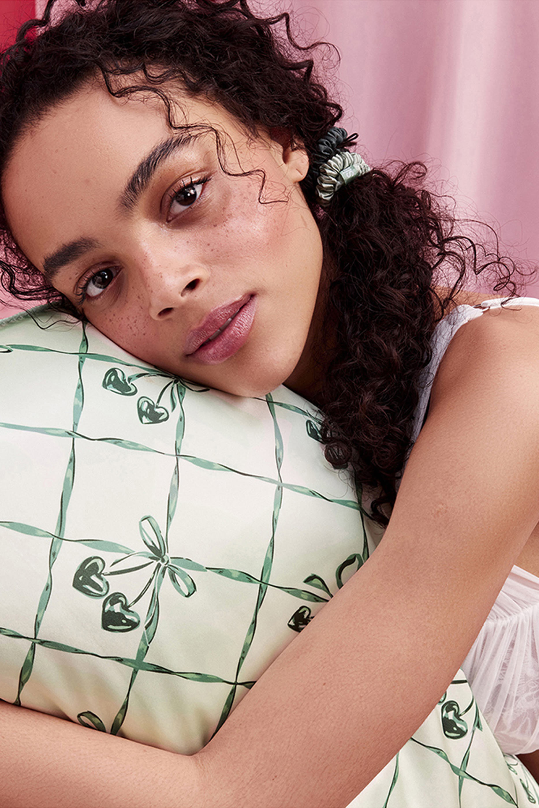 Wintergreen Silk Queen Pillowcase with Lace Trim 