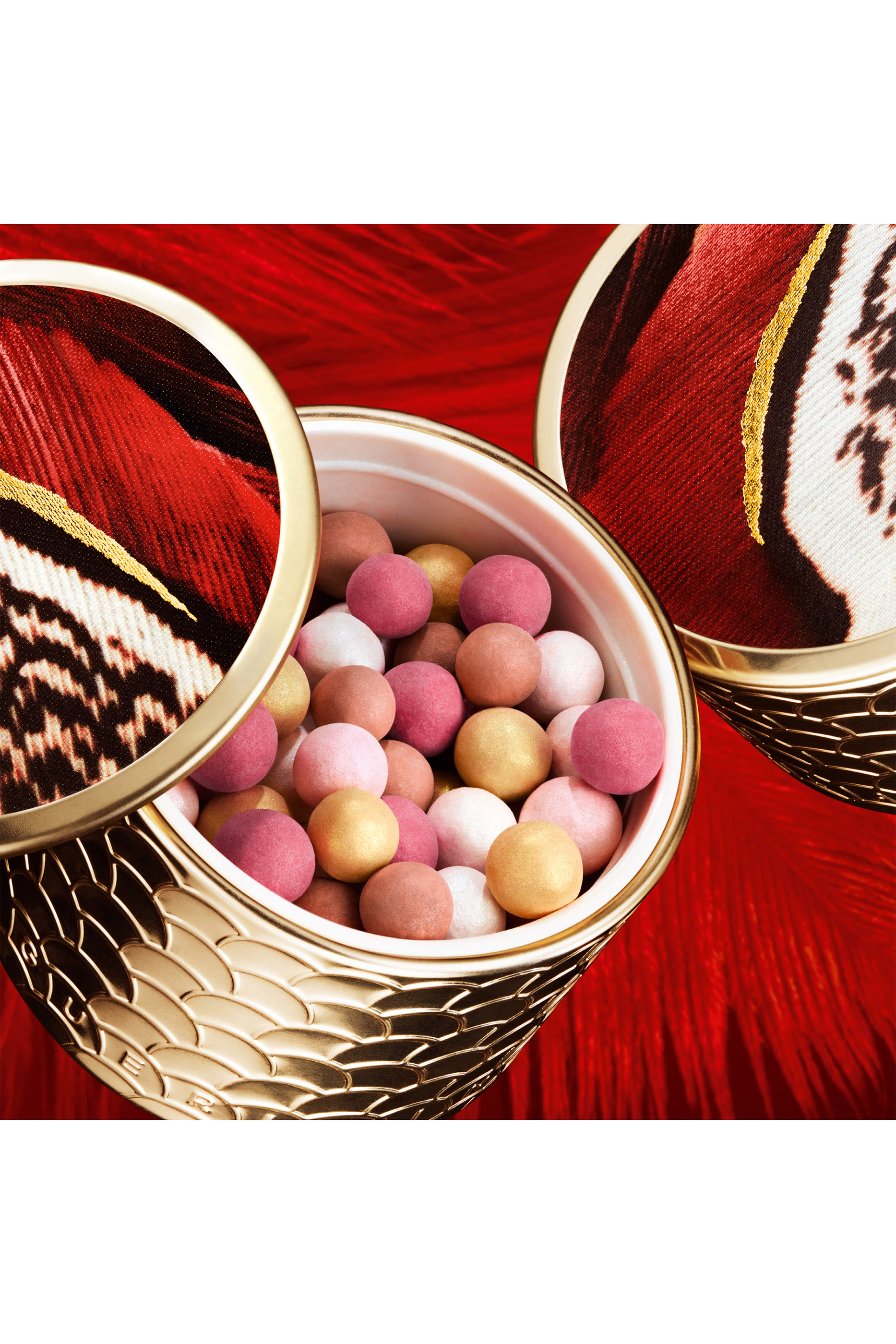 M&eacute;t&eacute;orites Phoenix Light-Revealing Pearls of Powder