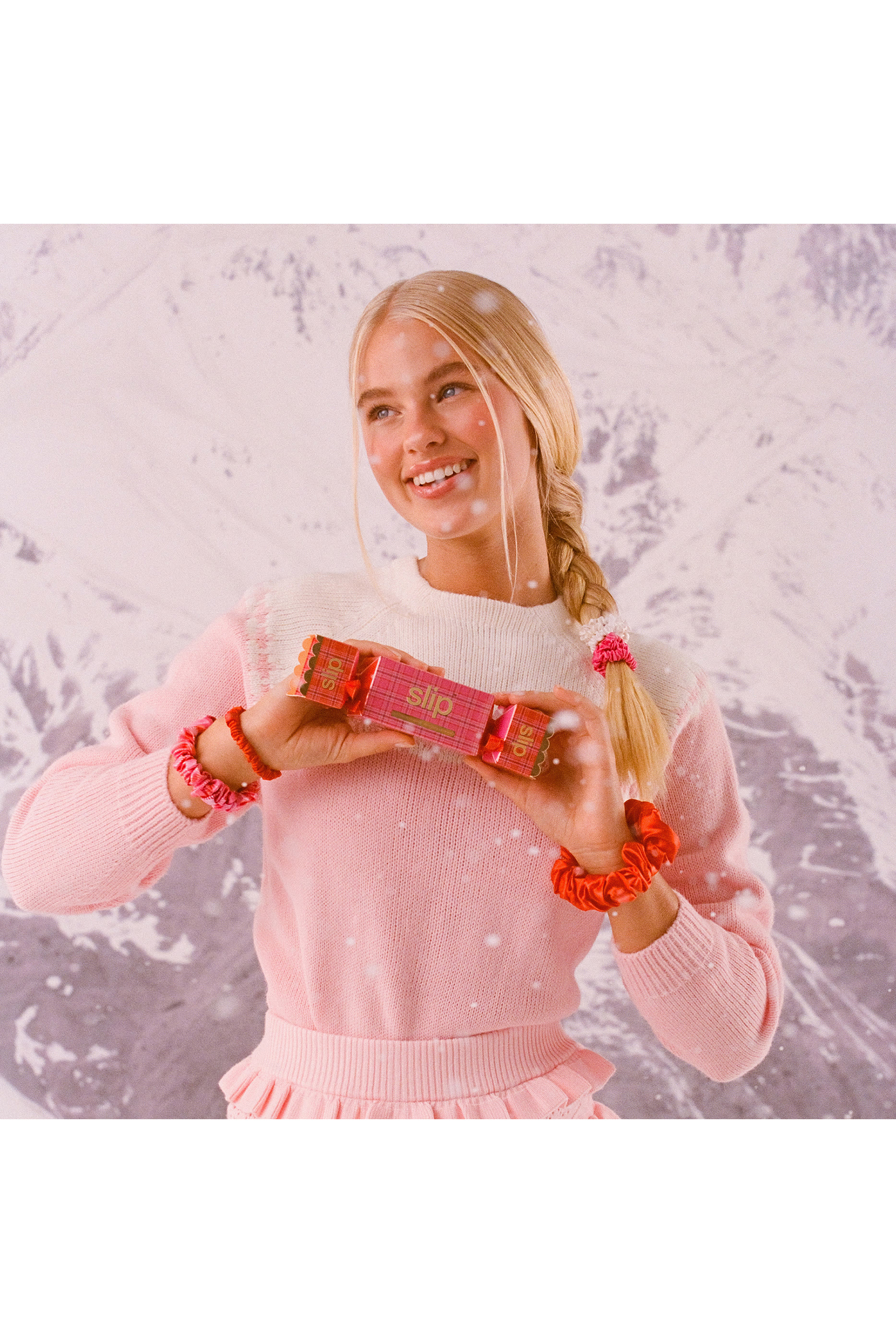 Scarlet Scrunchie Cracker