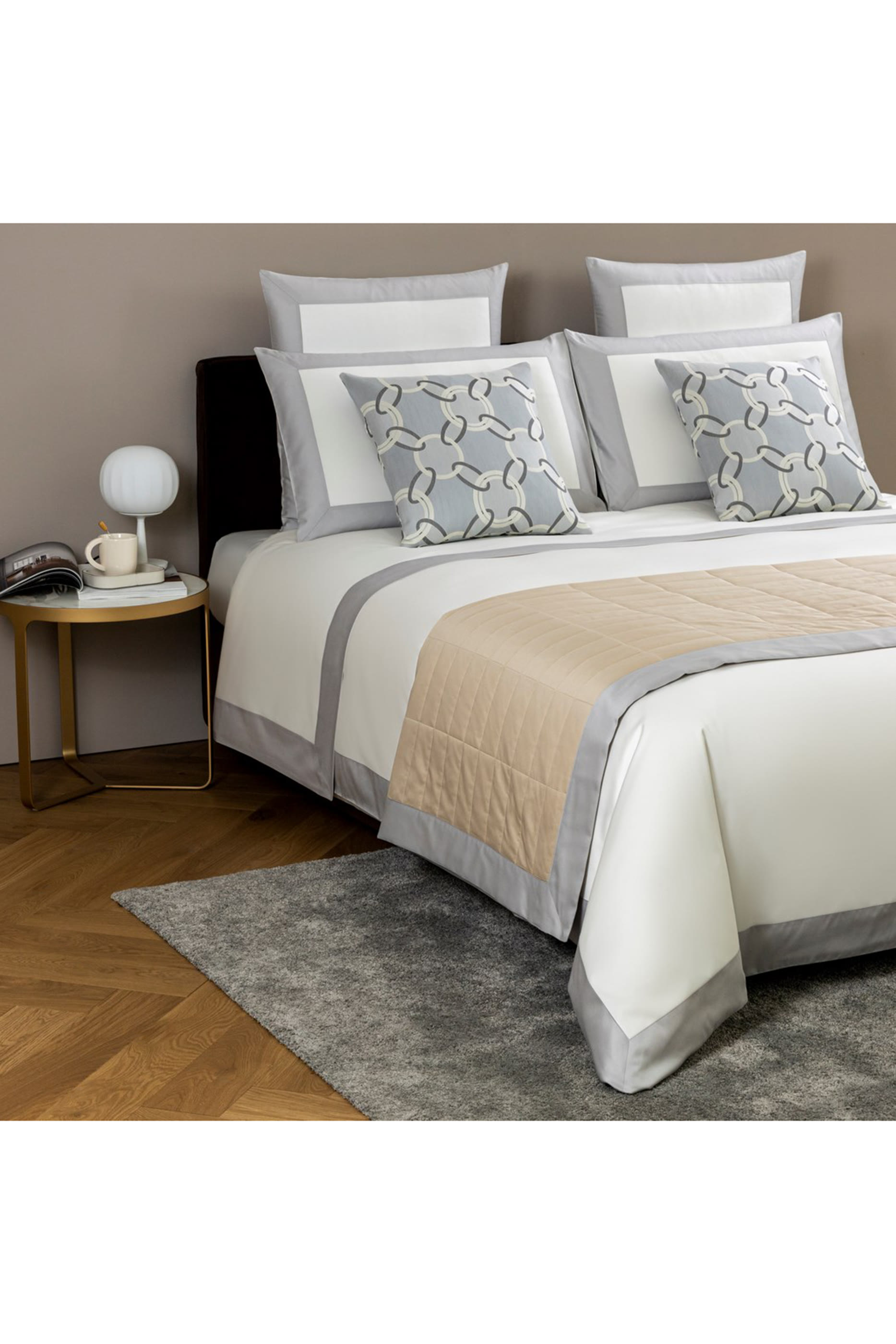 Luxury Chains Decorative Cushion Cover