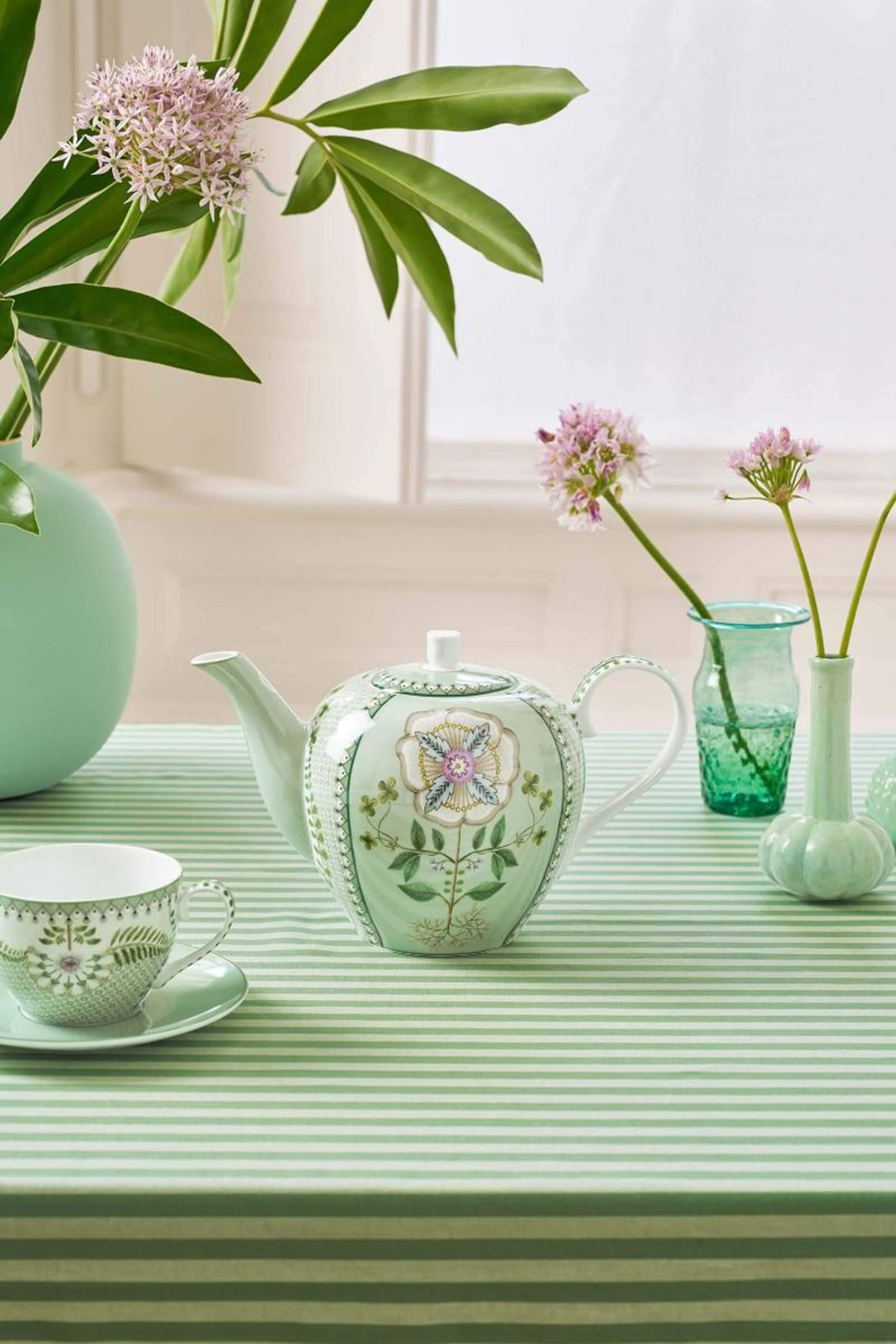 Lily & Lotus Tiles Tea Pot