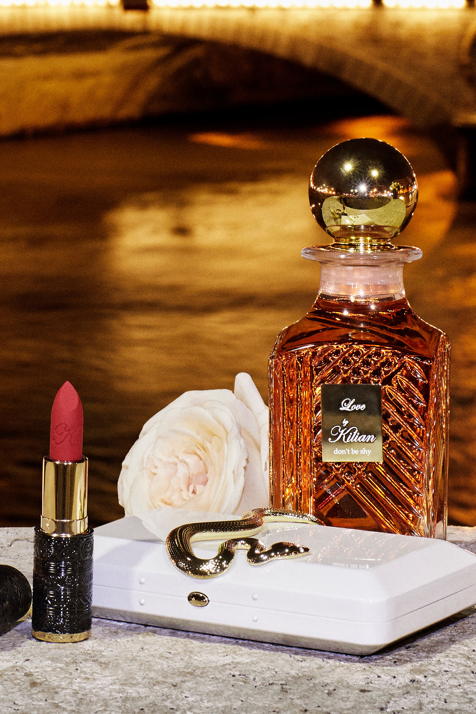 Love Don't Be Shy Eau de Parfum Carafe